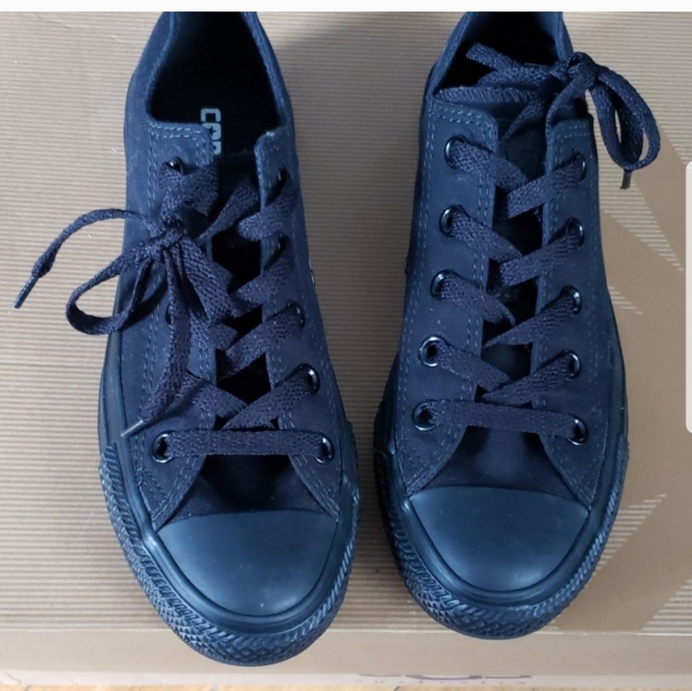Black converse